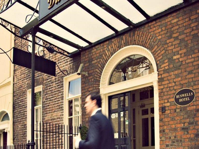 Buswells Hotel Dublin Exterior foto
